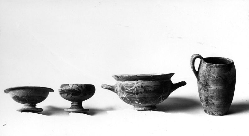 010295 - reperto - Ceramica di tipo subgeometrico dall'Equus Domitiani, coppetta ansata dai pozzi del Sepolcreto; neg. serie E, n. 1719