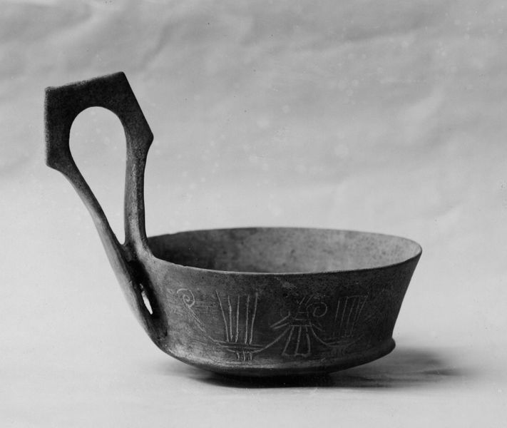 010302 - reperto - Vasellame arcaico (impasto, buccheri), vaso arcaico dal ripostiglio dell'Equus Domitiani; Neg. Serie F, Nr. 983