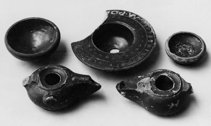016939 - reperto - Ceramica campana, lucerne tarde ellenistiche dalla Cloaca Massima; Neg. Serie F, Nr. 953