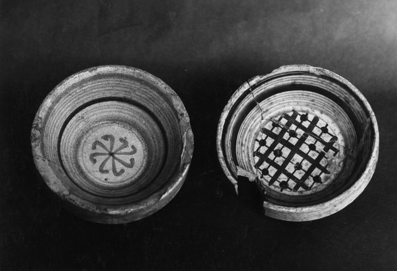 021822 - reperto - Raccolta medievale, piatti rinascimentali dalla Fonte di Giuturna; neg. serie F, n. 1108