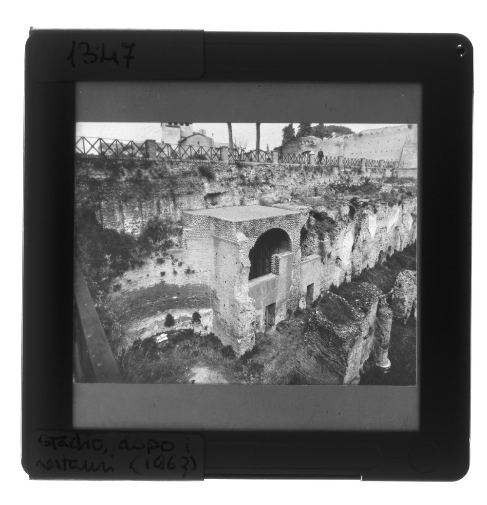 Diapositiva 6 X 6 1347 - Stadio, dopo i restauri.JPG