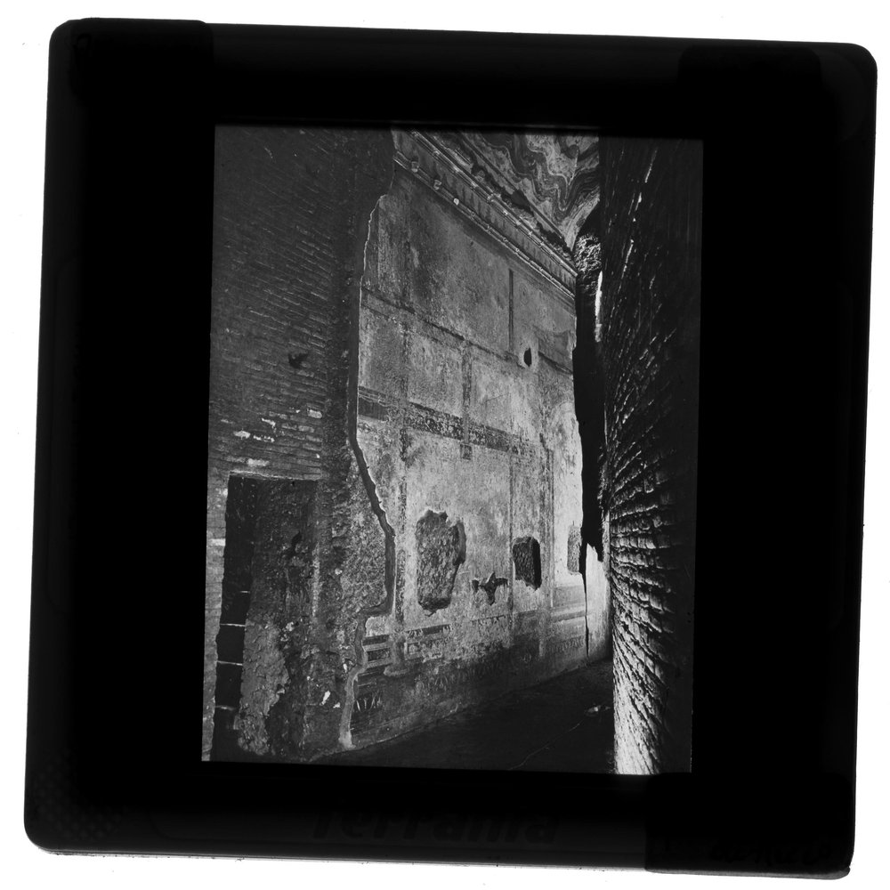 Diapositiva 6X6   1129  restauri Aula Isiaca.JPG