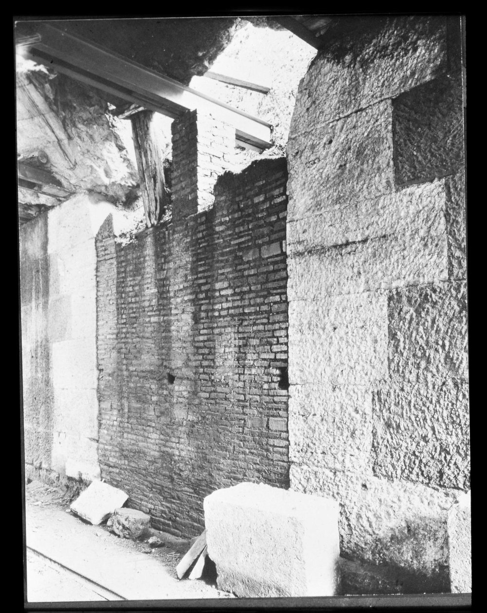 N 1201 galleria frontale.JPG