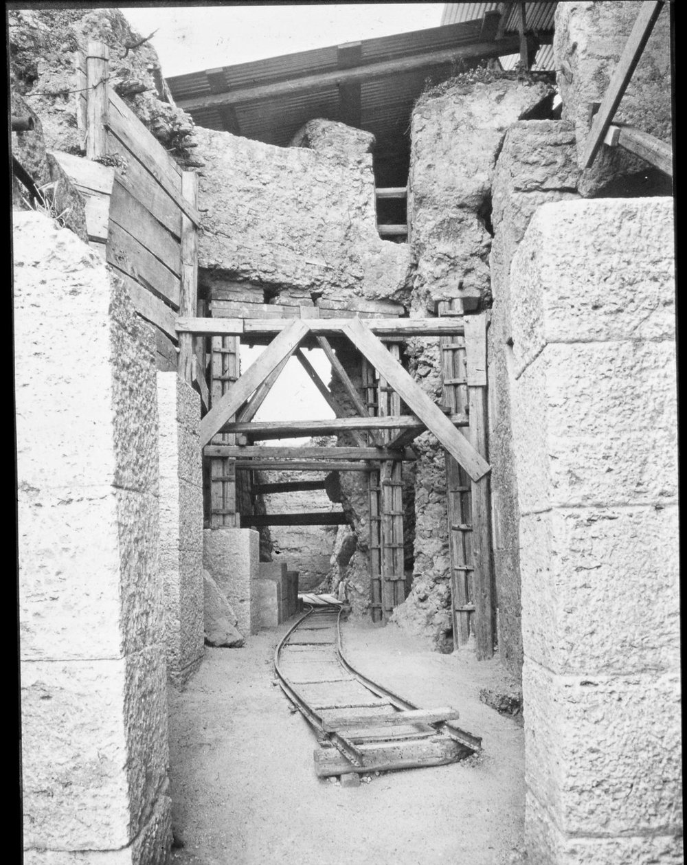 N 1196 zona augustea criptoportico.JPG