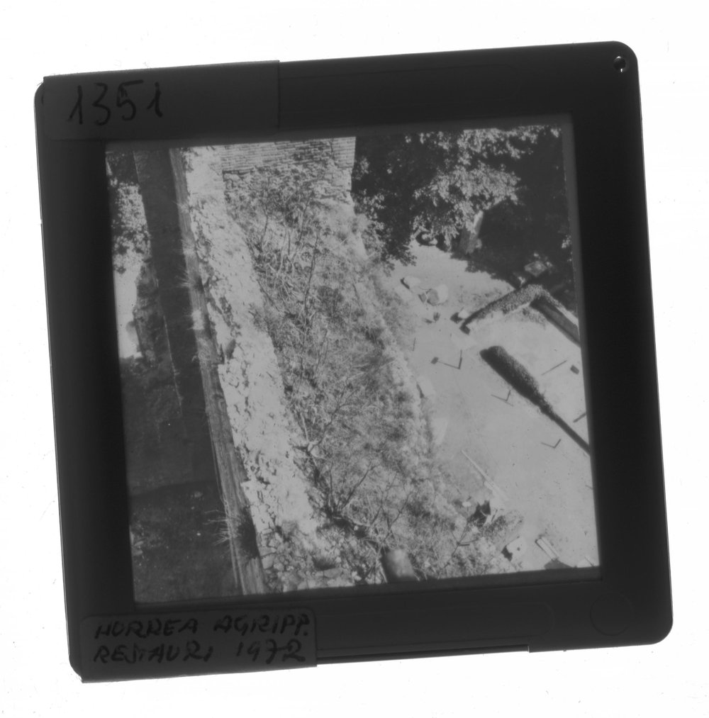 Diapositiva 6X6    1351  Horrea Agrippa - restauri 1972.JPG