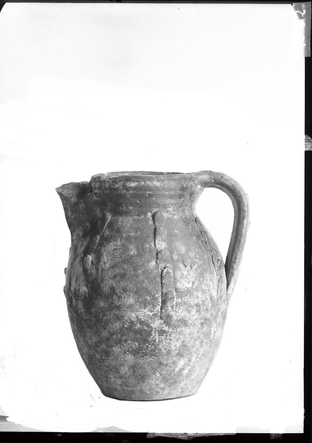 Vasi medievali dalla fonte di Giuturna 1082.tif