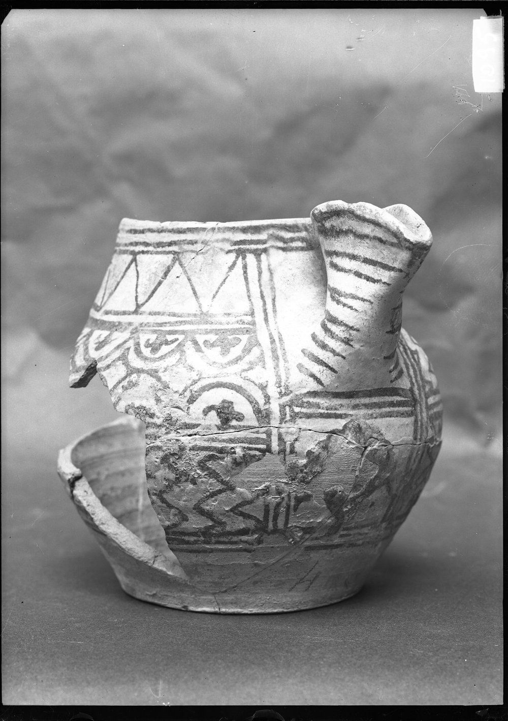 Vasi medievali dalla fonte di Giuturna 1095.tif