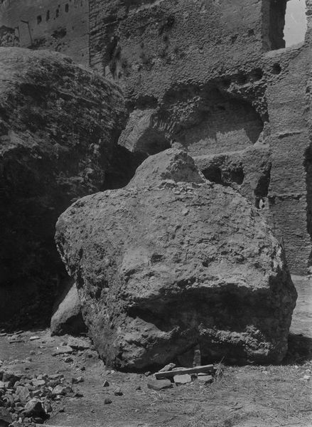 019527 - scavo archeologico - S. Maria Antiqua, scavi dell'atrio, un pezzo di volta caduto; neg. serie E, n. 85