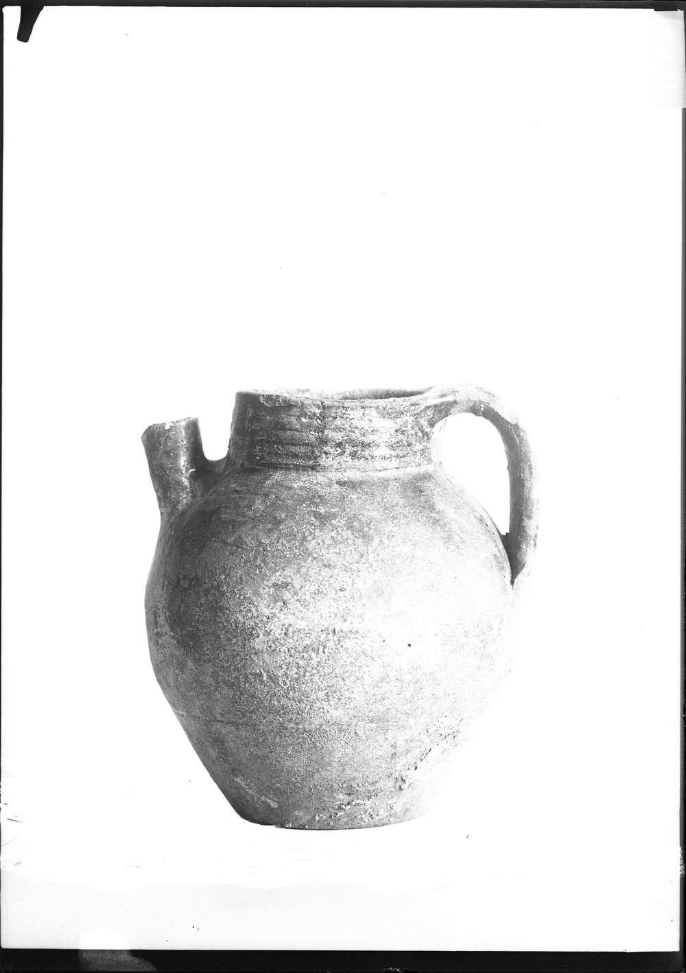Vasi medievali dalla fonte di Giuturna 1076.tif