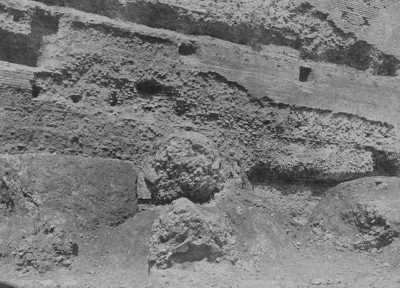 019529 - scavo archeologico - S. Maria Antiqua, scavi dell'atrio del 1900, blocchi di volte e murature cadute; neg. serie F, n. 1951