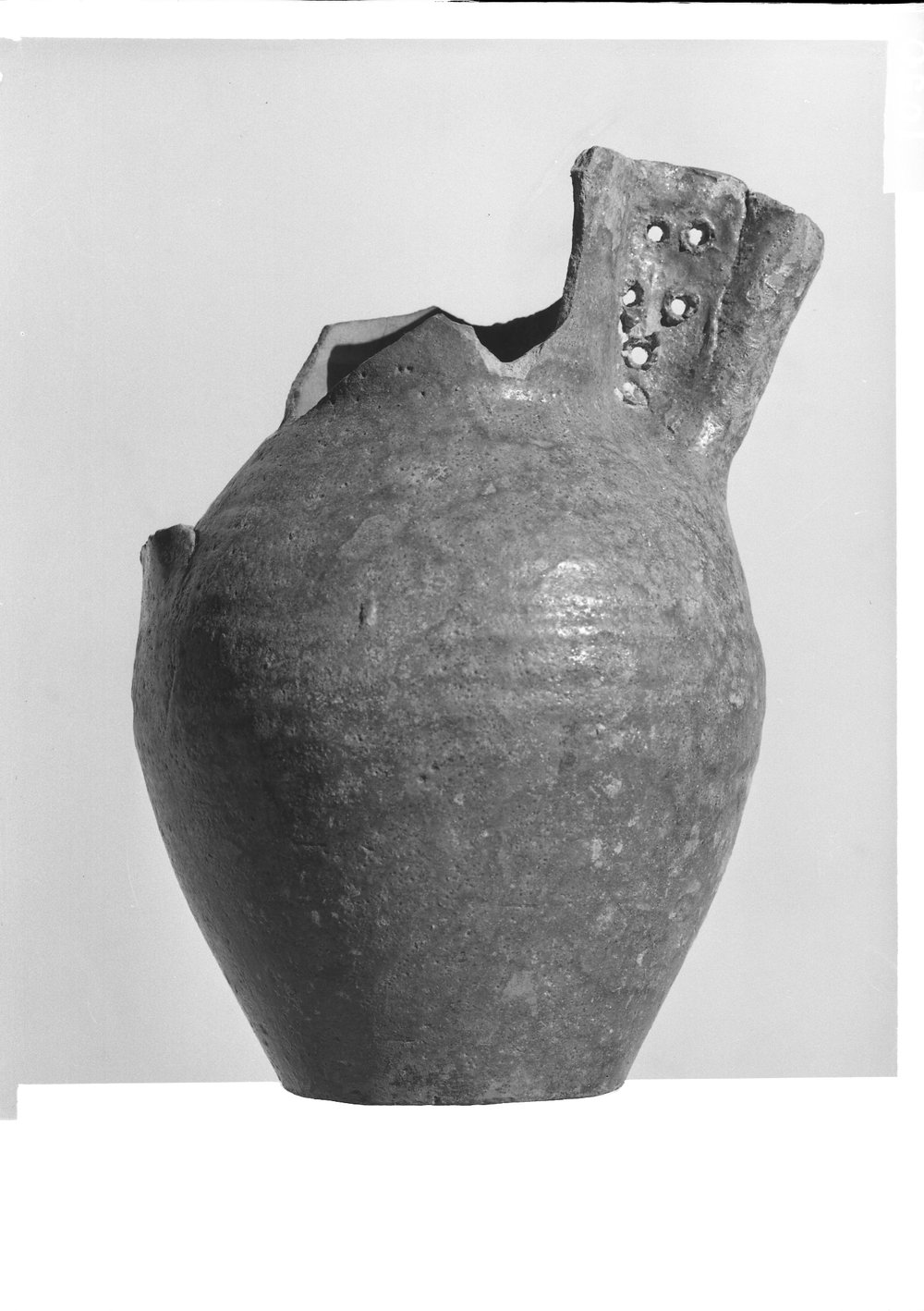 Vasi medievali dalla fonte di Giuturna 1090.tif