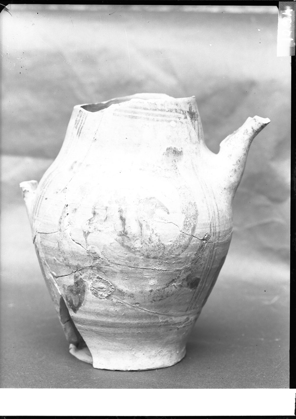 Vasi medievali dalla fonte di Giuturna 1094.tif
