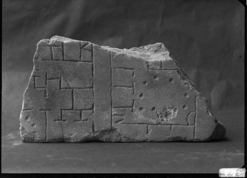 Frammenti della Forma Urbis 845.jpg