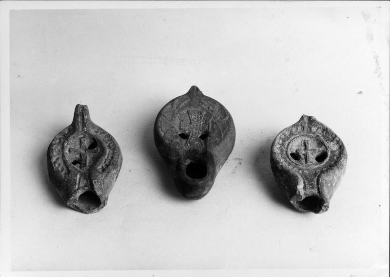019113 - reperto - Antiquario Forense, lucerne cristiane; neg. serie F, n. 680