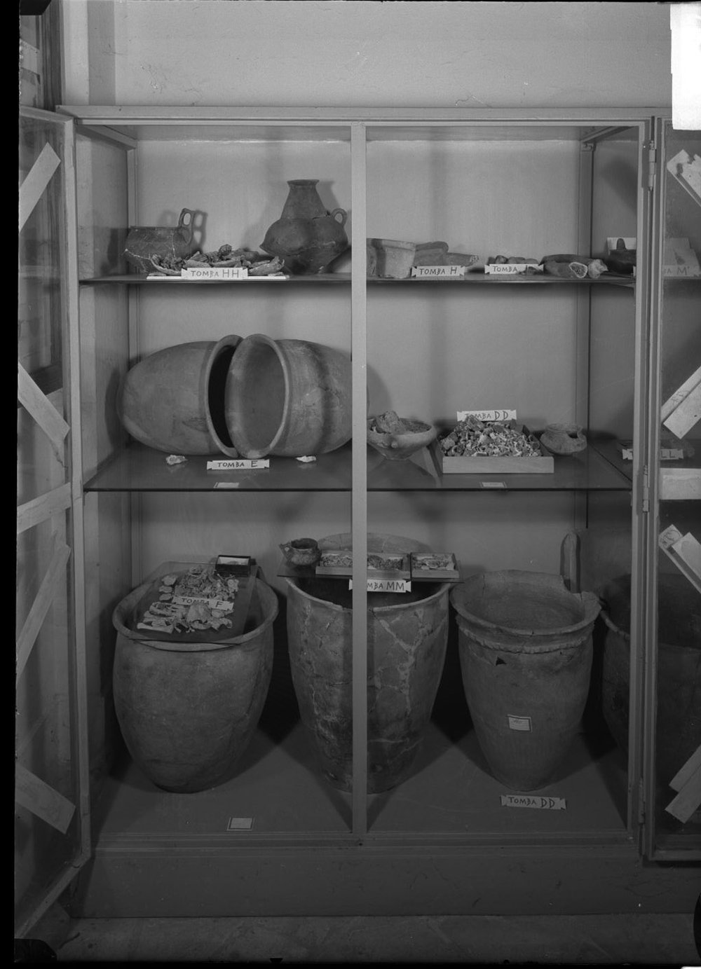 Materiale dal Sepolcreto 829.jpg