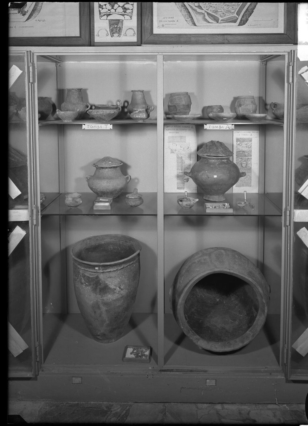 Materiale dal Sepolcreto 831.jpg