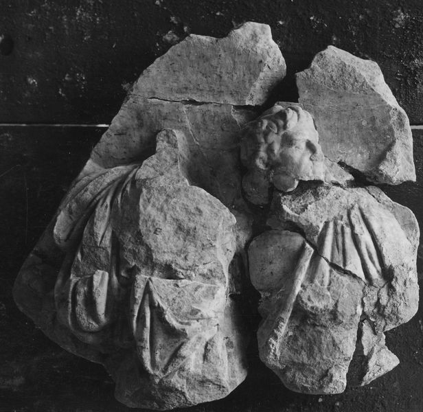 017664 - reperto - Figure in cammino (Riv. Ist. Archeol. 196[?], p. 46, VII c);