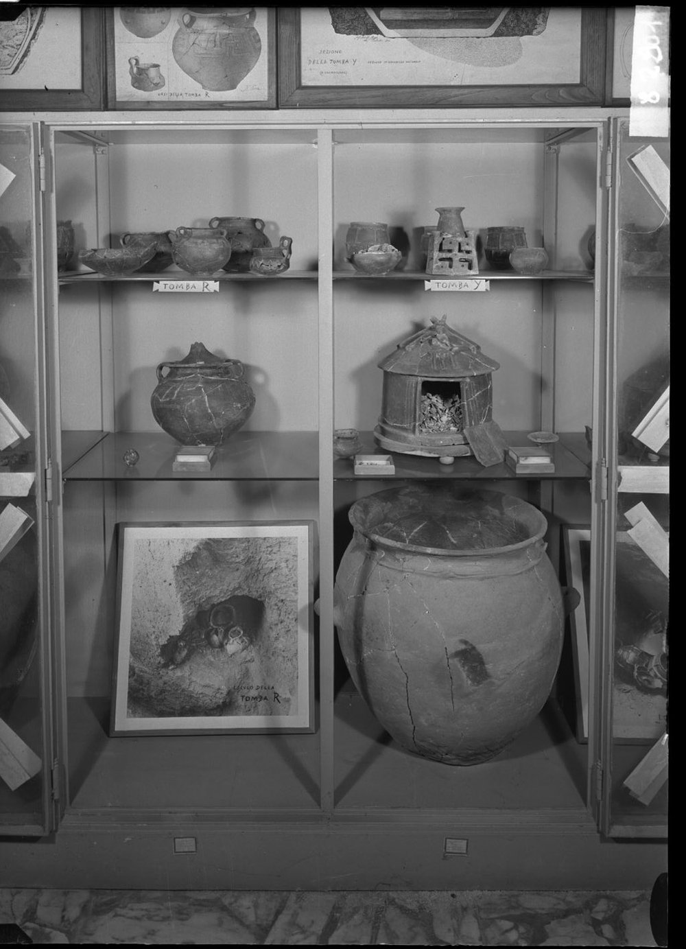 Materiale dal Sepolcreto 830.jpg
