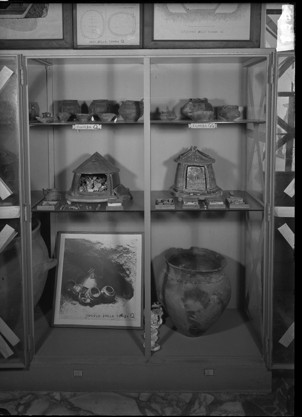 Materiale dal Sepolcreto 835.jpg