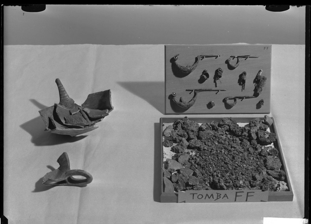 Materiale dal Sepolcreto 824.jpg