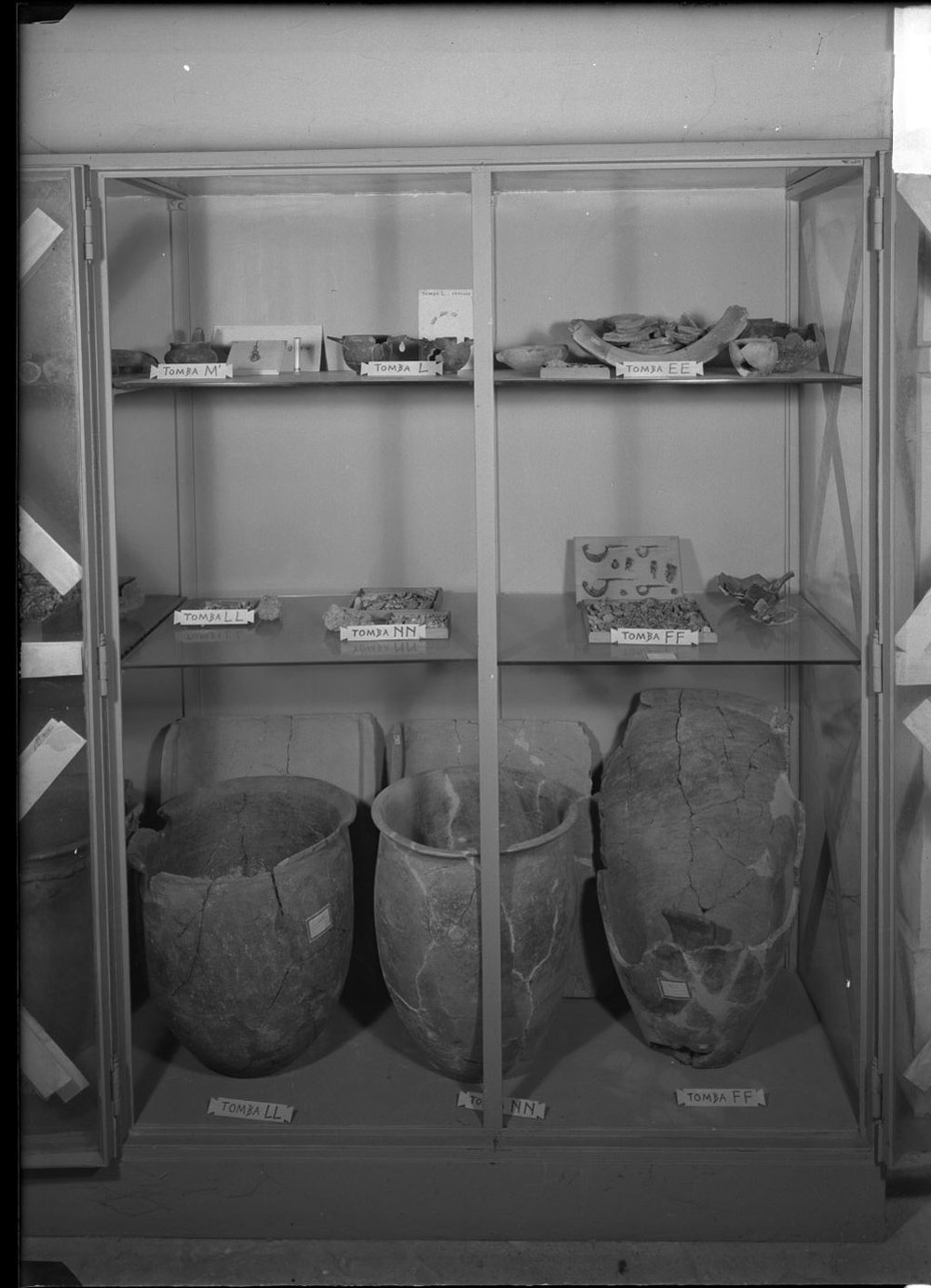 Materiale dal Sepolcreto 833.jpg