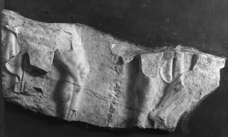 017671 - reperto - Figure in cammino (Riv. Ist. Archeol. 1961, p. 46, VII d); Neg. Serie F, Nr. 2223