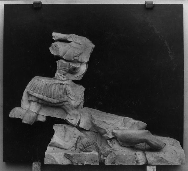 019127 - reperto - Guerriero e figure di caduti (Riv. Ist. Archeol. 1961 p. 40); Neg. Serie F, Nr. 2011