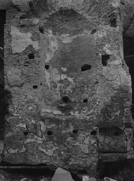 019692 - monumento - S. Maria Antiqua, pitture nell'Atrio, parete a sinistra entrando, nicchia con donna inginocchiata in adorazione; neg. serie E, n. 71