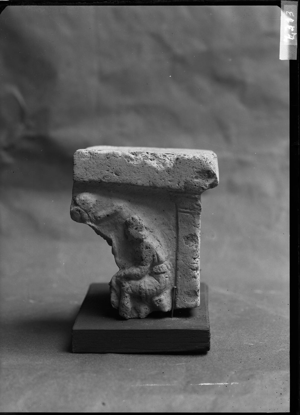 Materiale dal pozzo della Regia 731.jpg