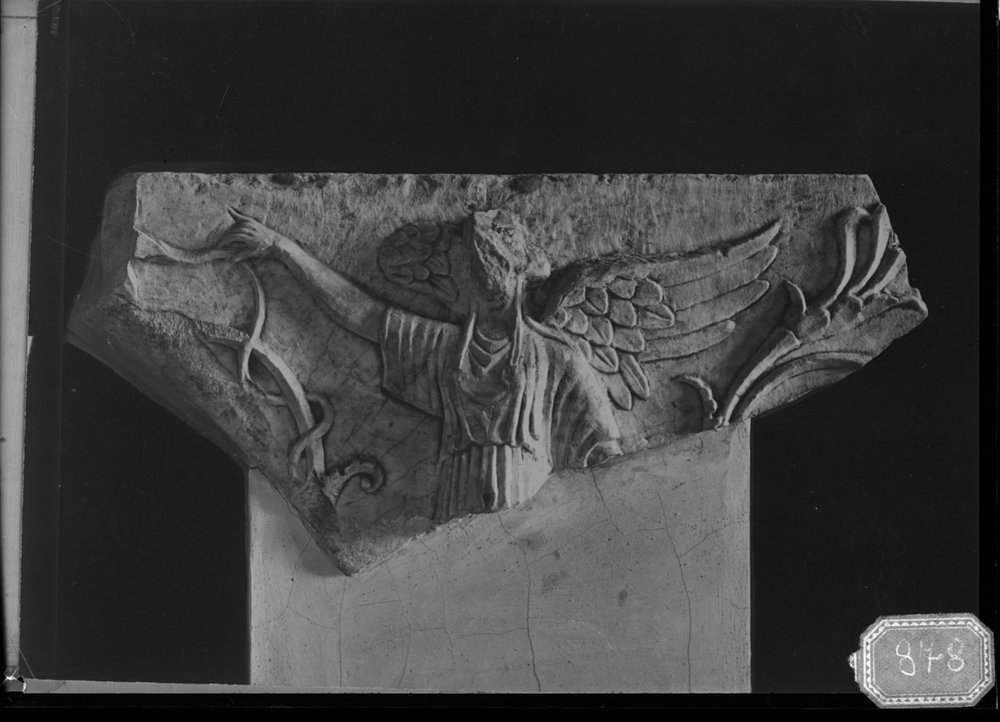 Fregio del tempio del Divo Giulio 878.jpg