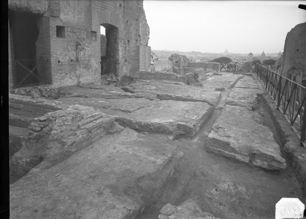 LATOVE~1.TIF