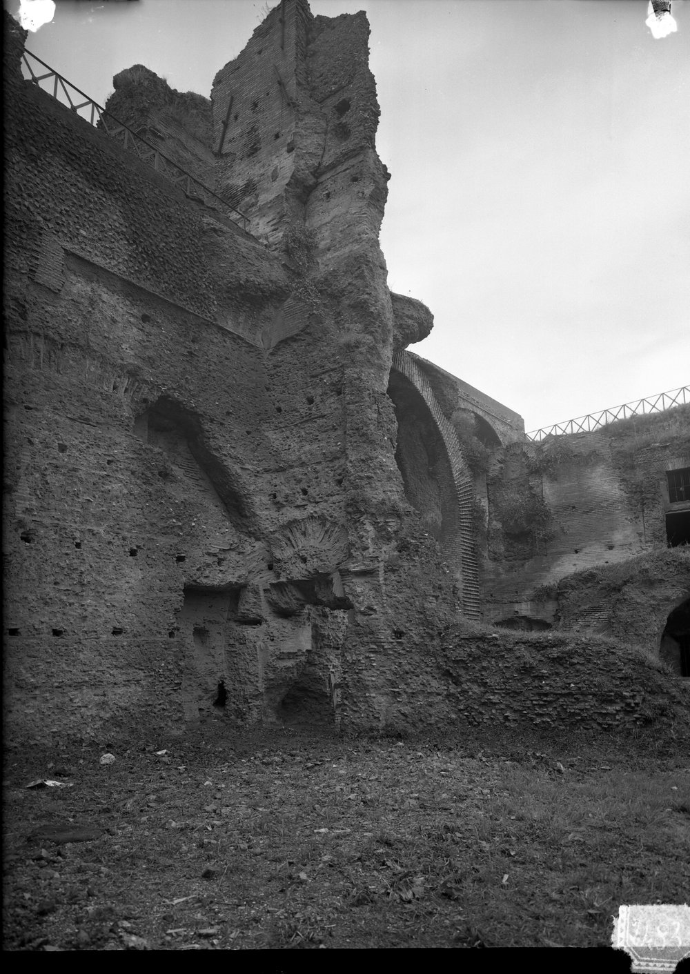 Zona del ponte, part.re parete orientale prima del restauro (Ottobre 1964) - 2483.tif