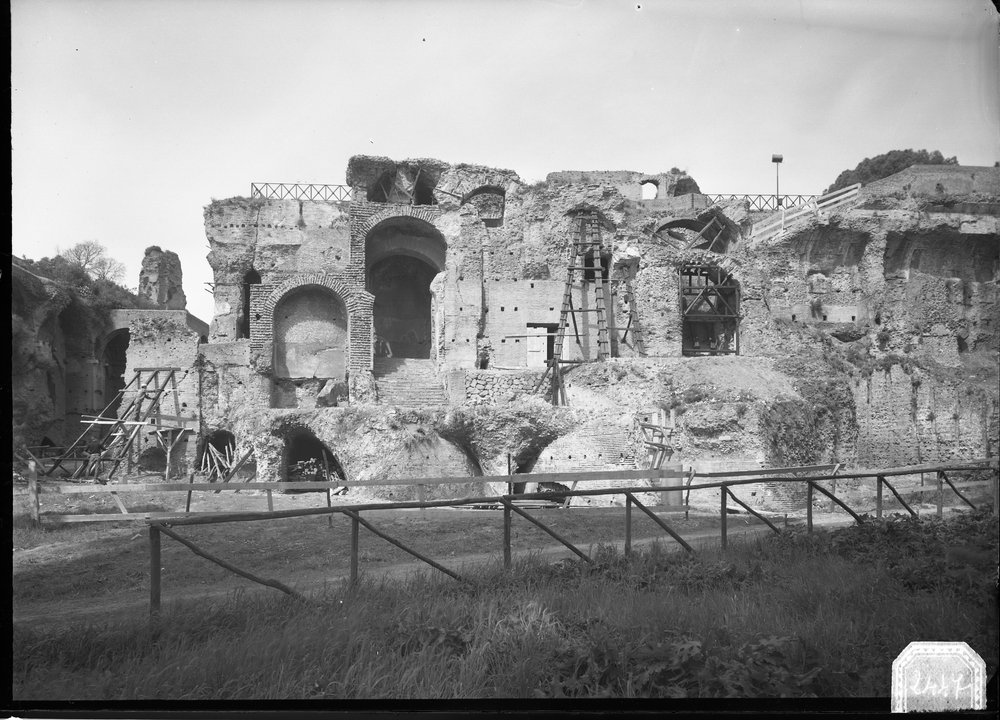 Scalone, opere di puntellamento e saggi per restauro - 2447.tif