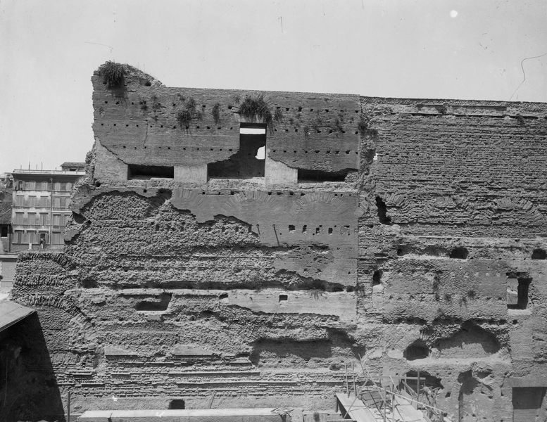 019552 - scavo archeologico - S. Maria Antiqua, atrio, parete occidentale; neg. serie C, n. 137
