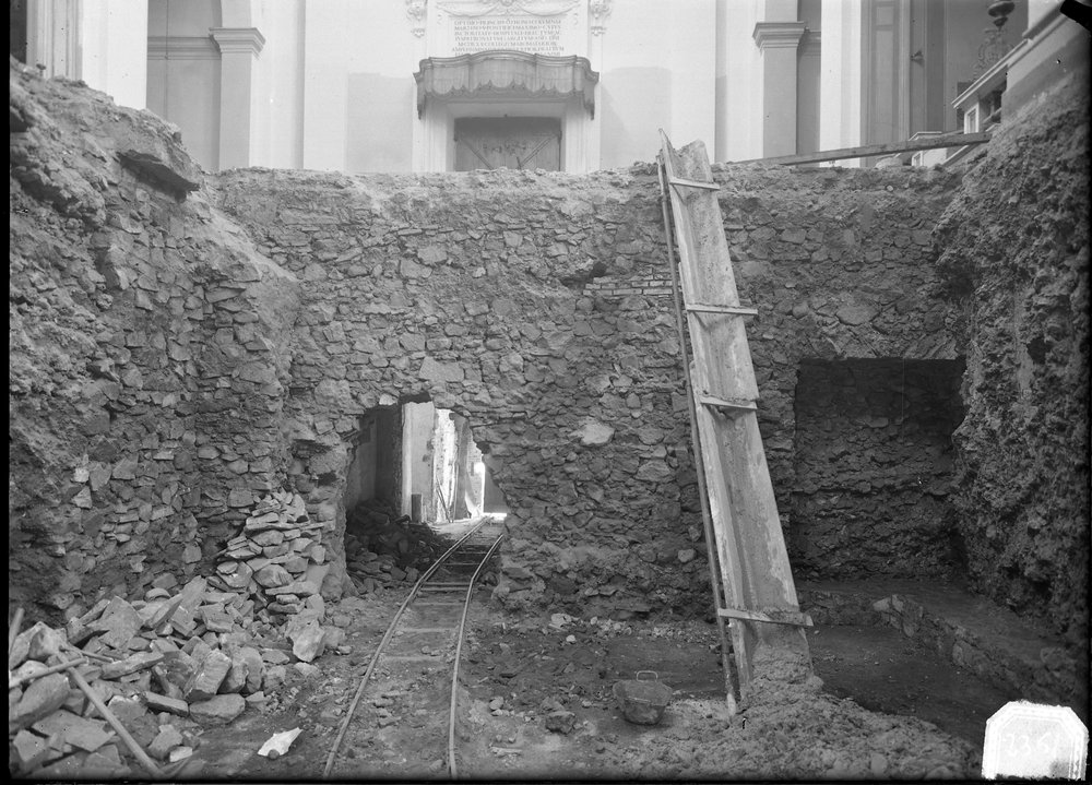 S. Lorenzo in Miranda, interno, particolare. (Scavo collegio farenacisti 1963) - 2361.tif