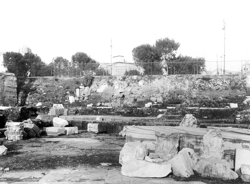 011518 - scavo archeologico - Basilica Emilia, scavi dal 1932-1936-1942, verso l'Aula, visto da sud-ovest. Neg. serie E nÂ° 1141