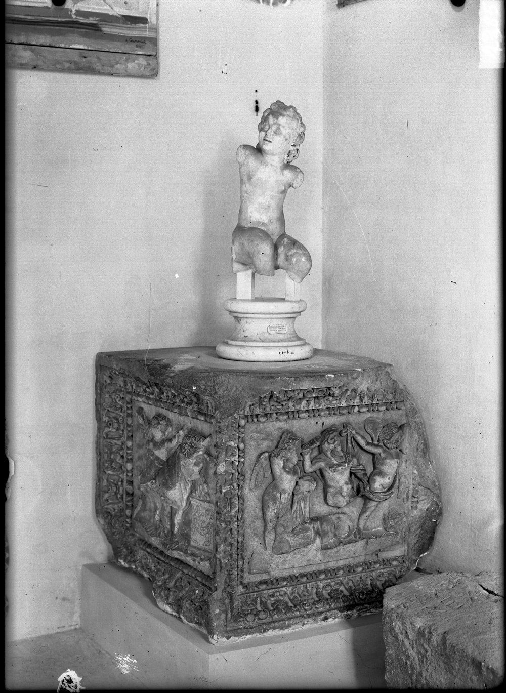 Statue, rilievi, basi in marmo 1385.tif
