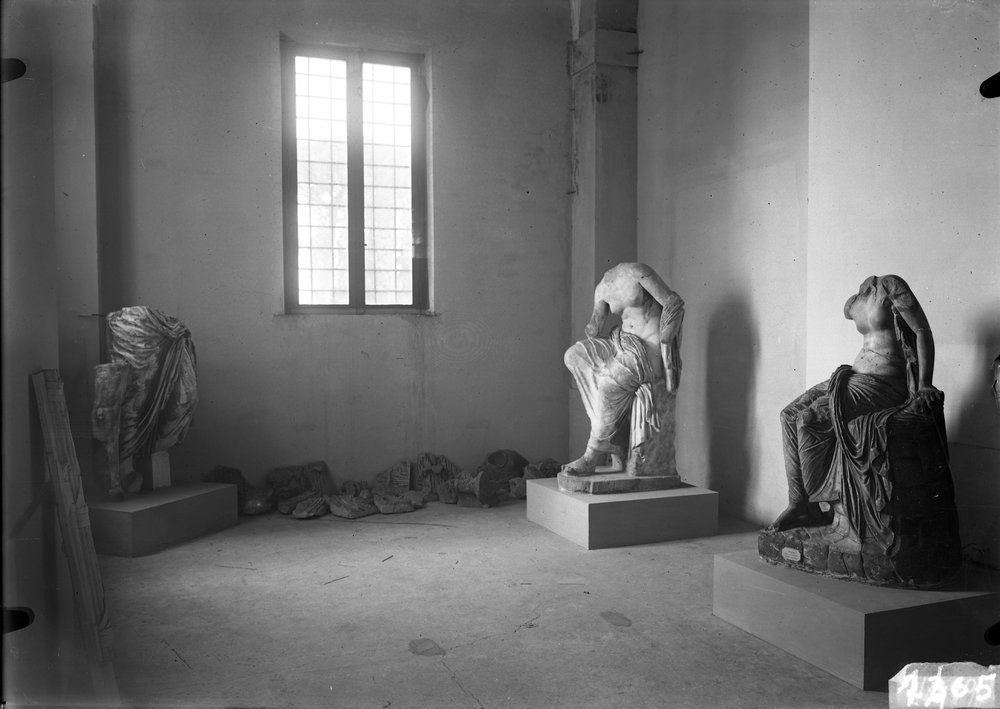 Busti e statue 1465.tif