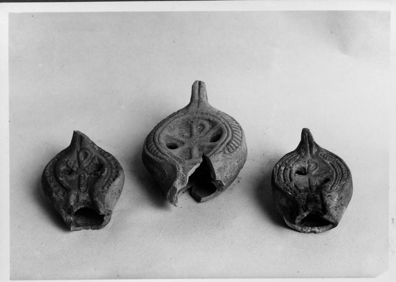 019114 - reperto - Antiquario Forense, lucerne cristiane; neg. serie F, n. 681