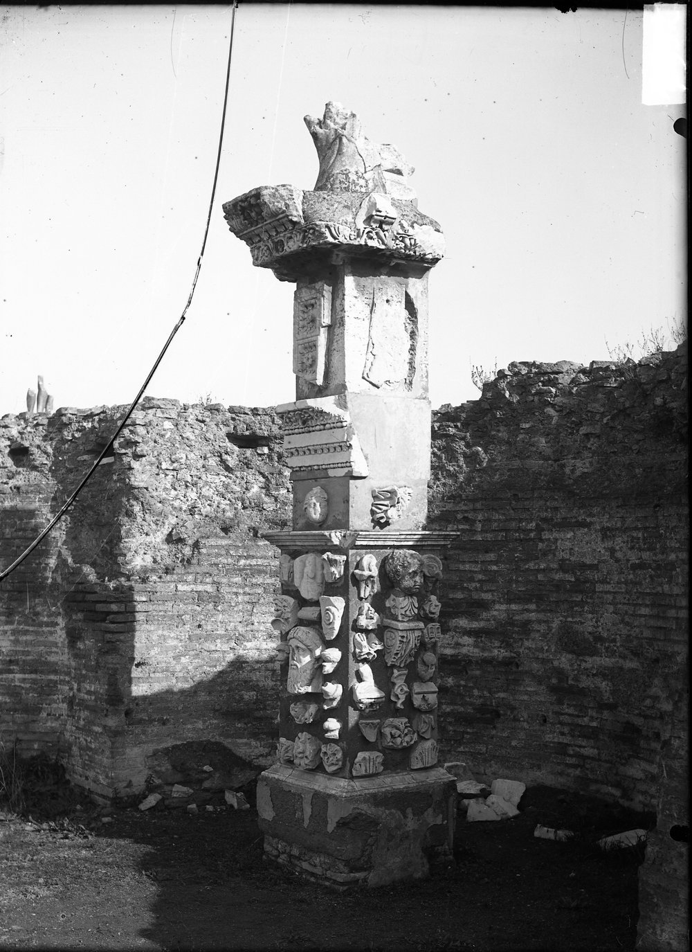 Frammenti scultorei - 1552.tif