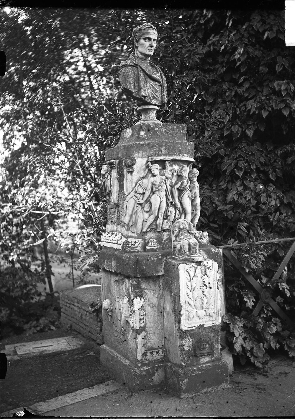 Frammenti scultorei - 1550.tif
