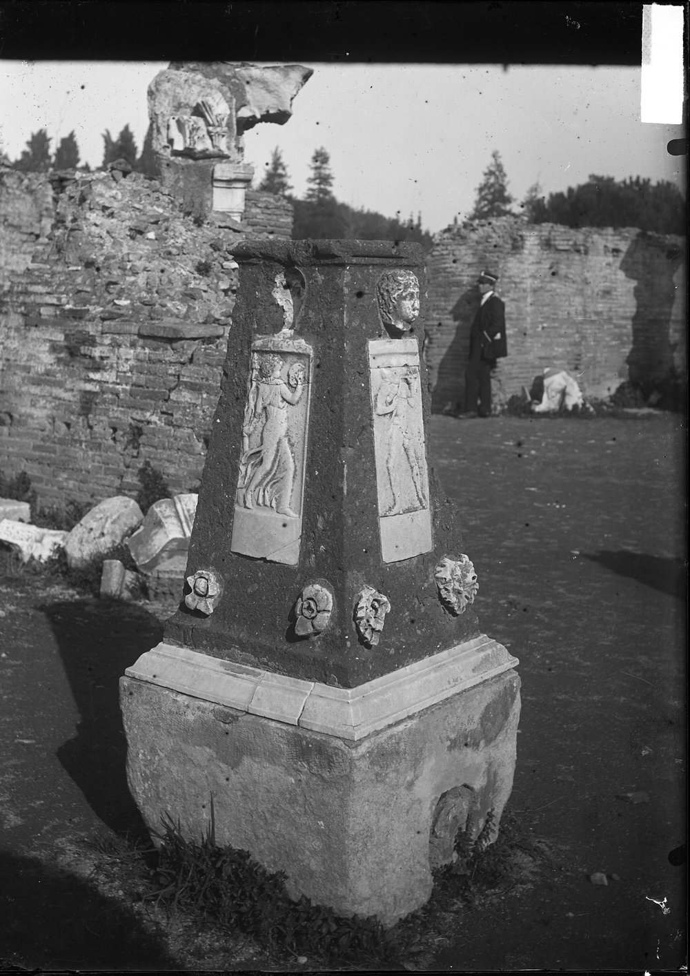 Frammenti scultorei - 1544.tif