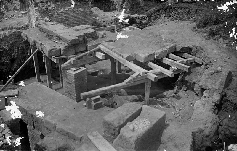 000007 - scavo archeologico - Palatino, Roma quadrata, vecchie foto dello scavo Vaglieri; senza negativo