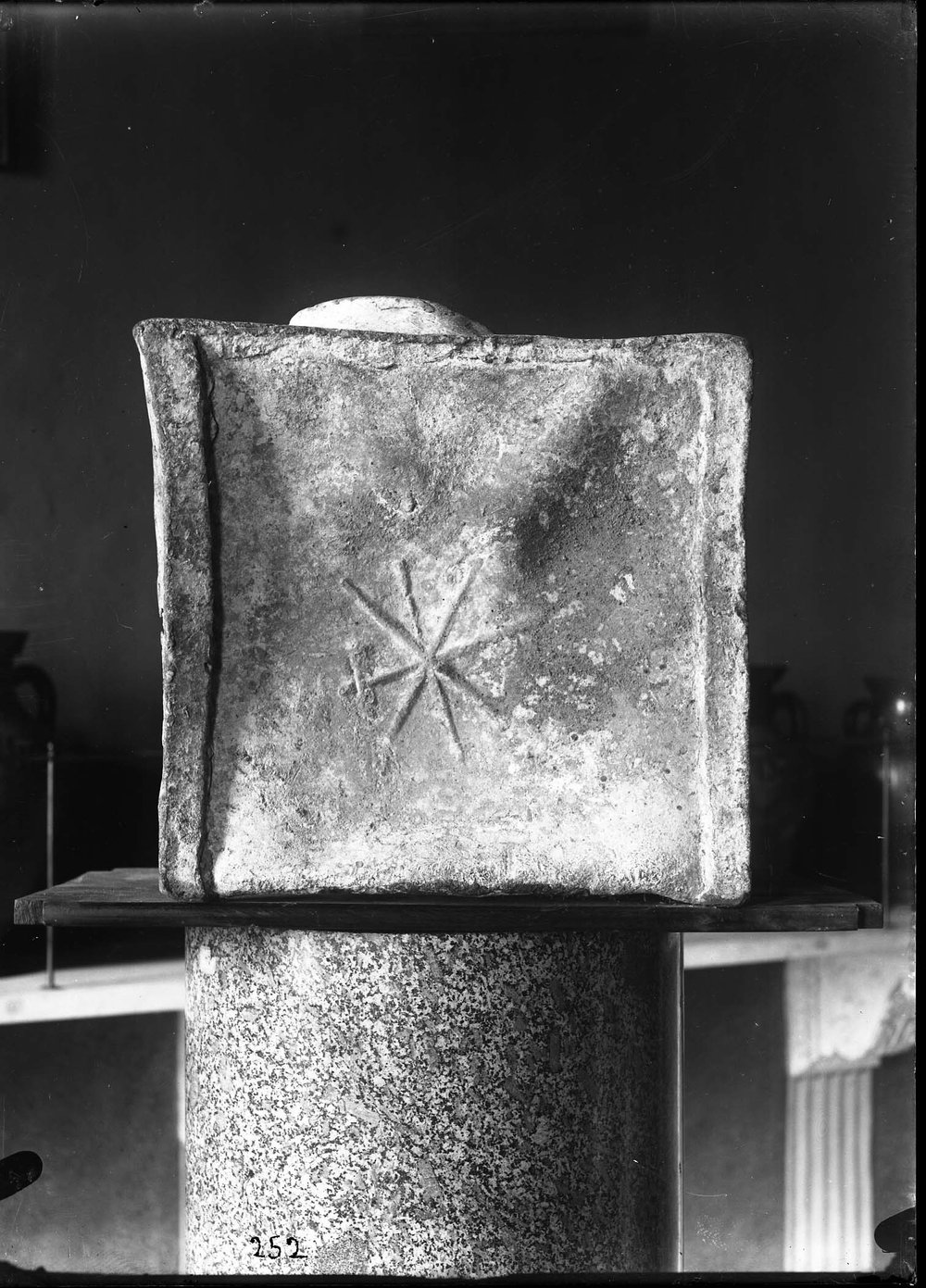 Lastra 252, Museo Vaticano  recipiente di bronzo.jpg