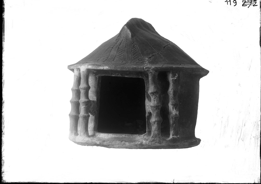 Lastra 119, Urna Capanna Del Museo Pigorini.jpg
