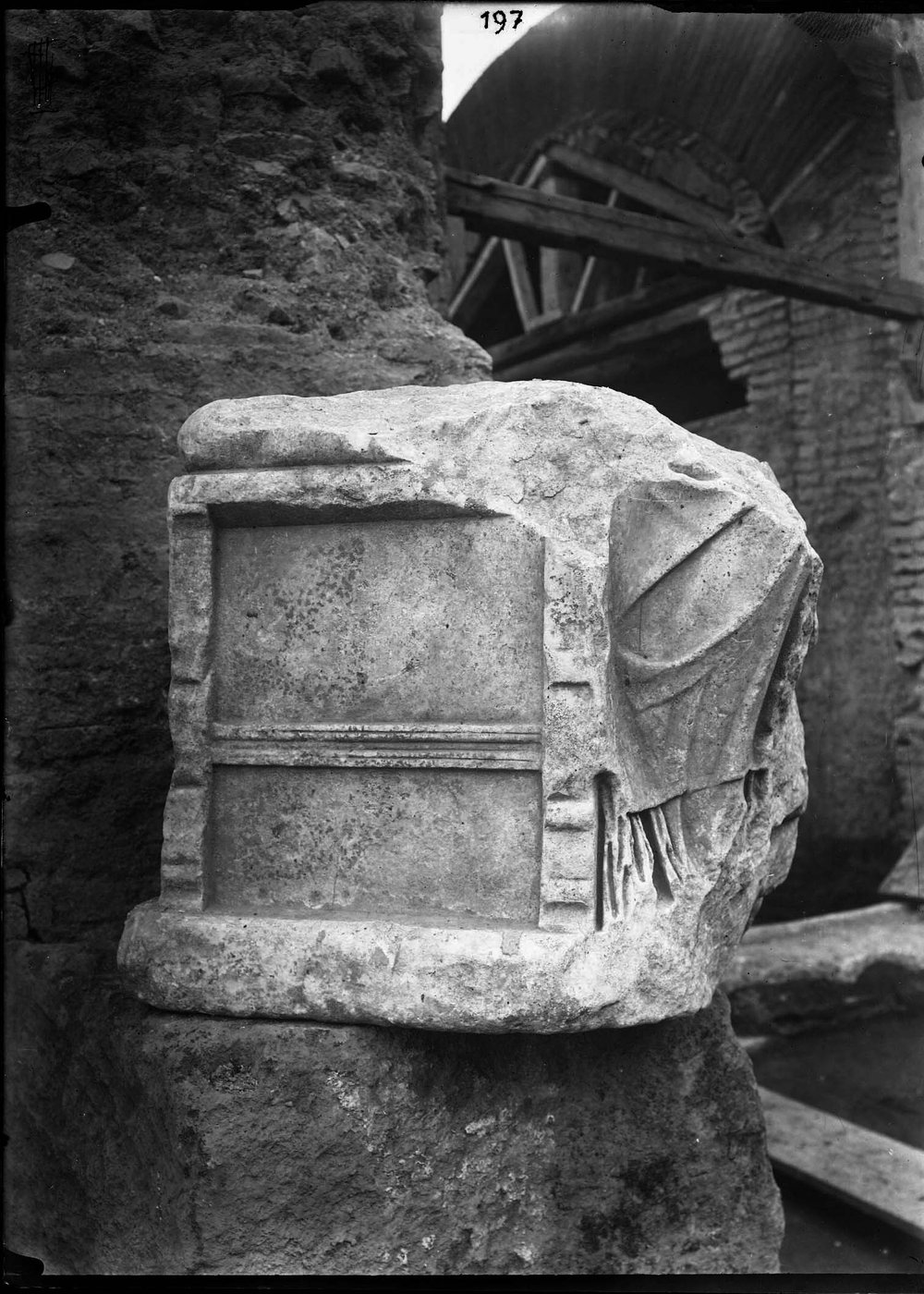 Lastra 197, Sacrario di Giuturna.jpg