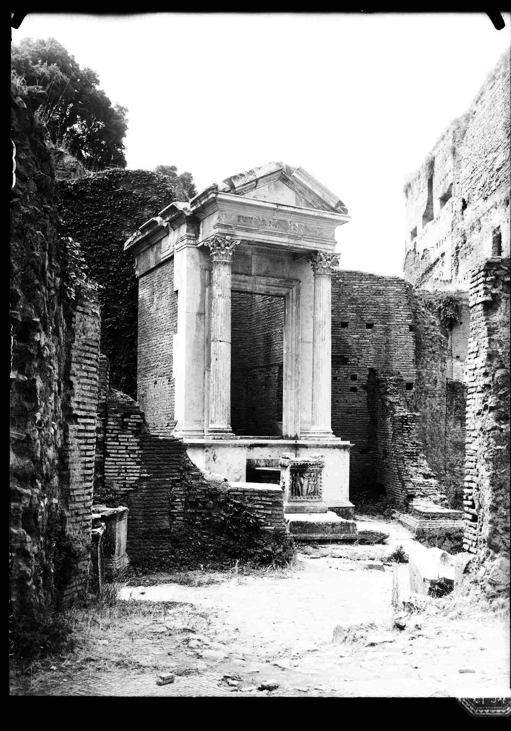 Lastra 2194, Foro Romano, edicola di Giuturna.jpg