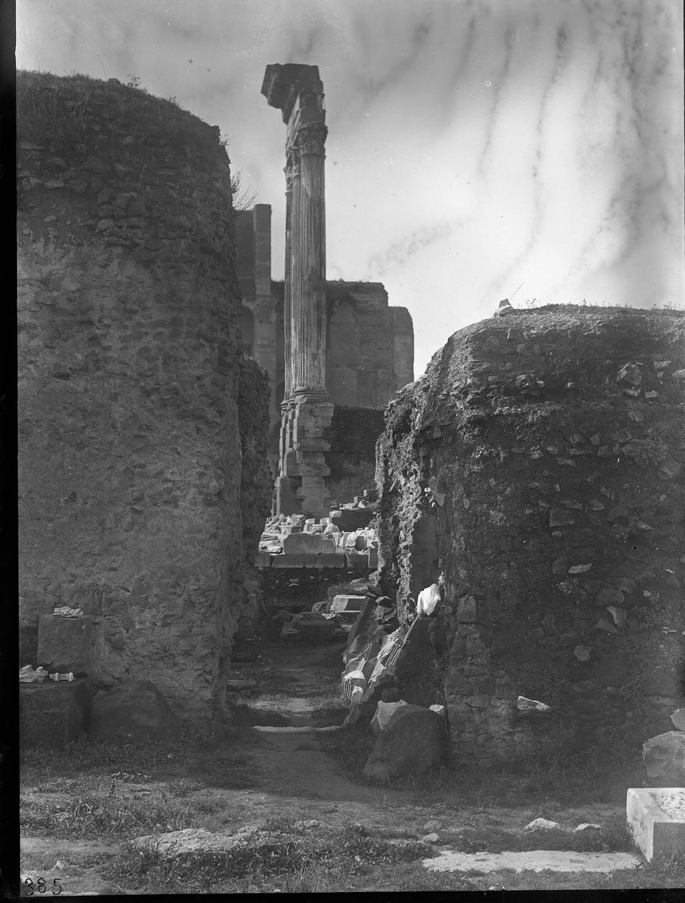 Lastra 385, Tempio di Cesare.jpg