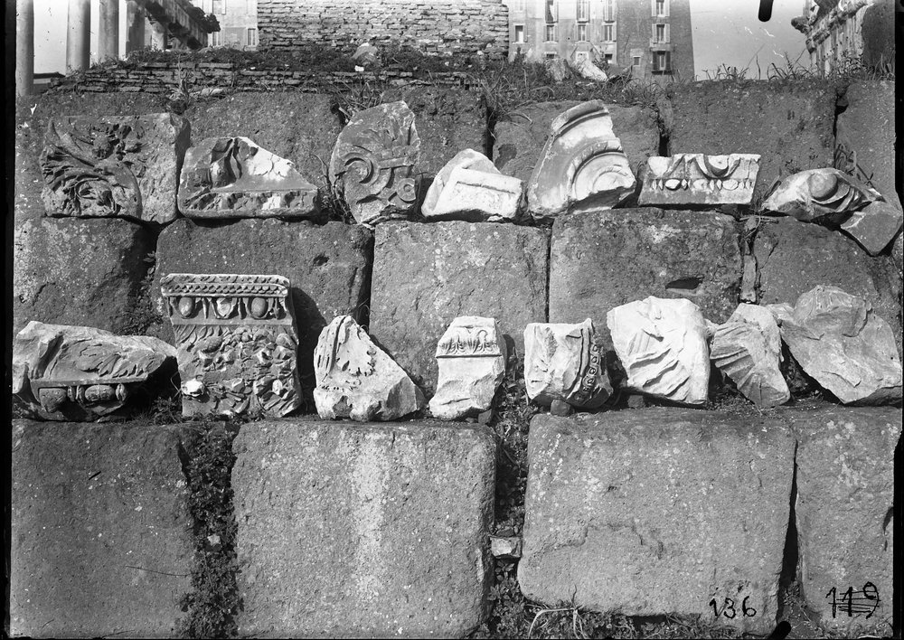 Lastra 136, Colonna di Foca.jpg