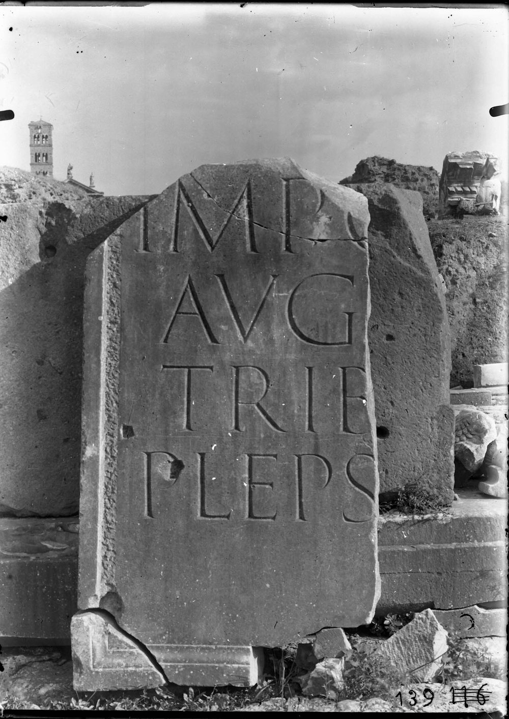 Lastra 139, Tempio di Cesare.jpg